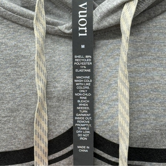 Vuori Pullover Hoodie Sweatshirt Women’s M Gray Black Waco Logo Athleisure - Picture 2 of 13